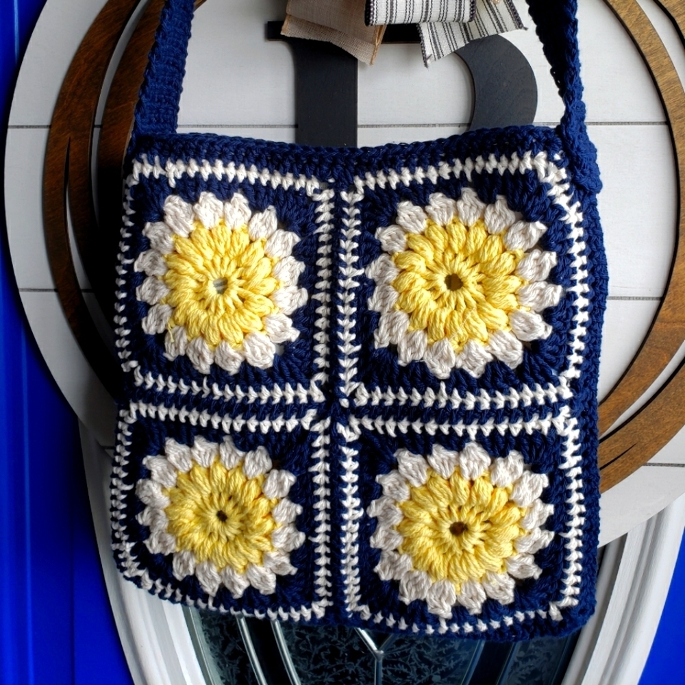 The Auna Crochet Shoulder Bag